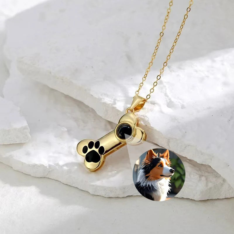 Personalisierte Halskette mit Hundeknochen und Foto-Projektion in Gold, Silber oder Roségold