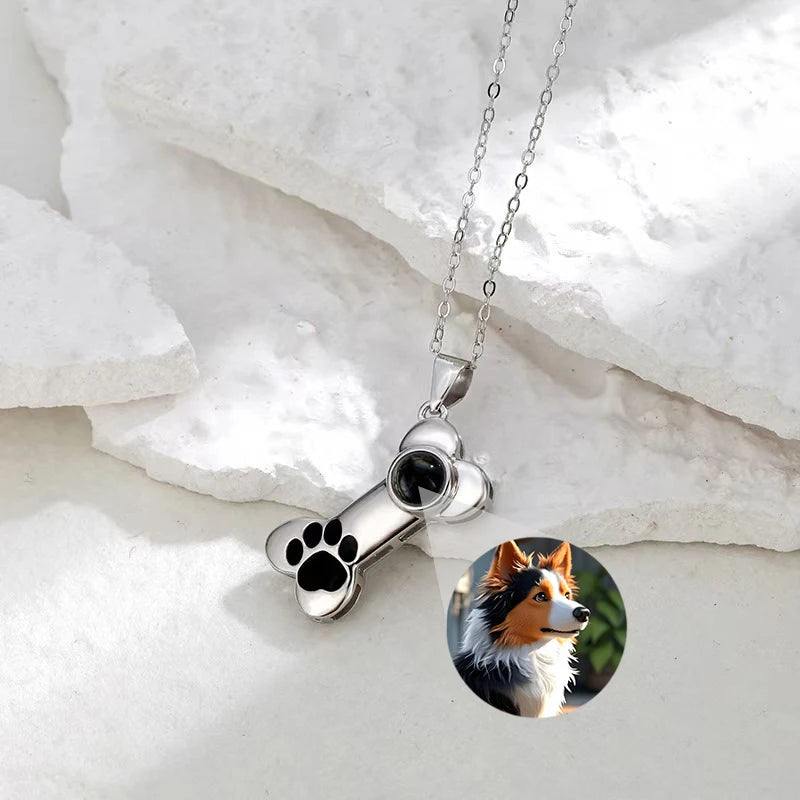 Personalisierte Halskette mit Hundeknochen und Foto-Projektion in Gold, Silber oder Roségold